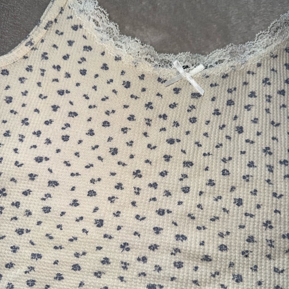 NWOT Brandy Melville Top - Picture 3 of 4